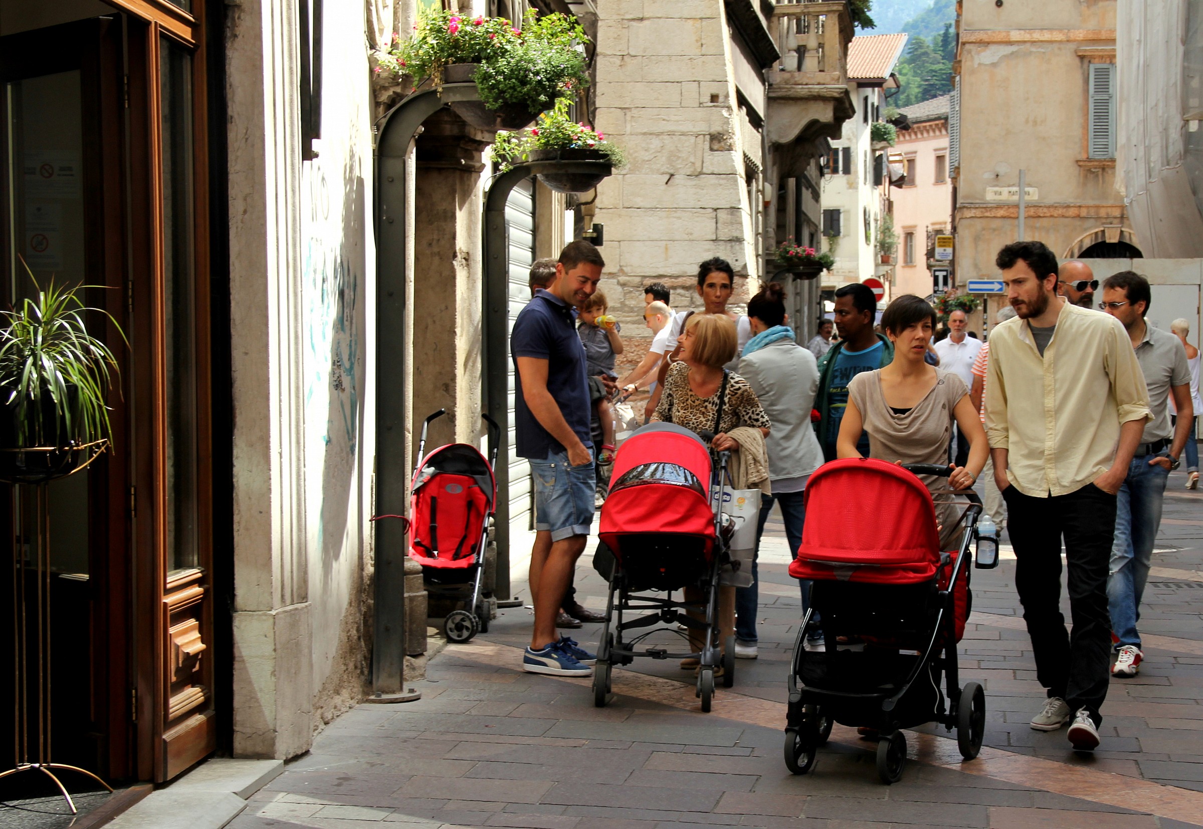 Sono di moda i passeggini rossi?