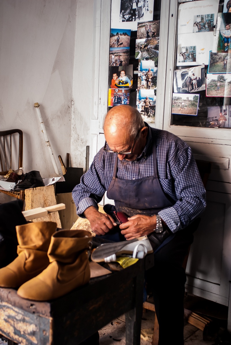 The shoemaker and his world