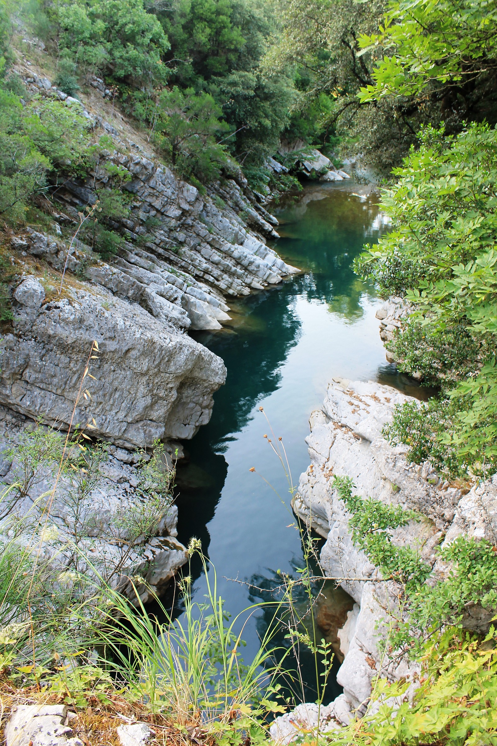 ..un tratto del fiume Calore, visto dal ponte romano.
