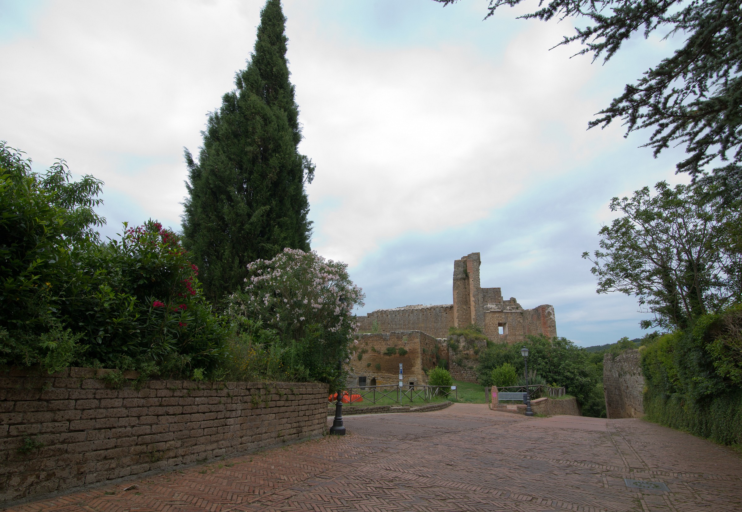 Sovana Fortezza dal borgo