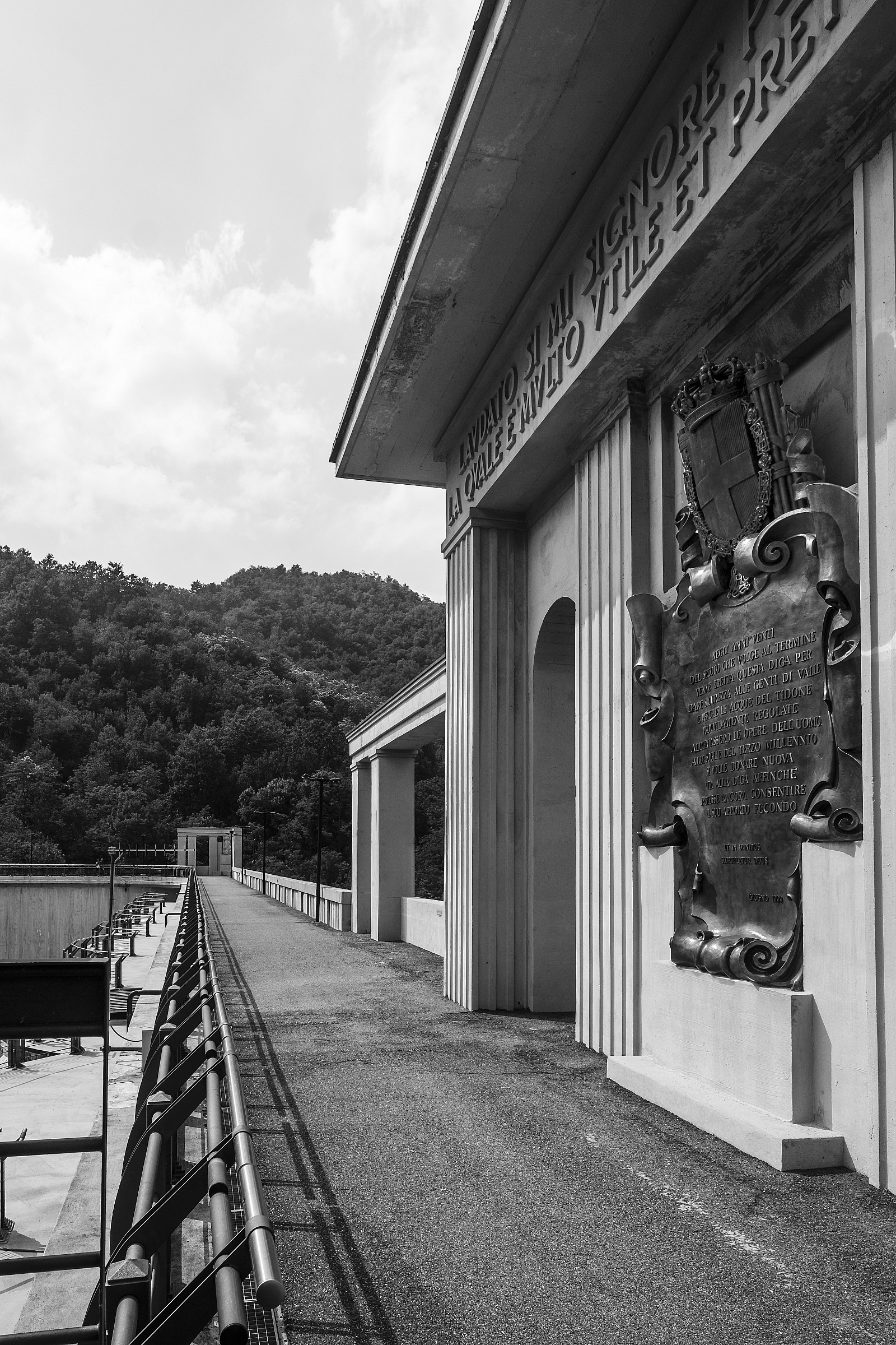 dam of the ground shield