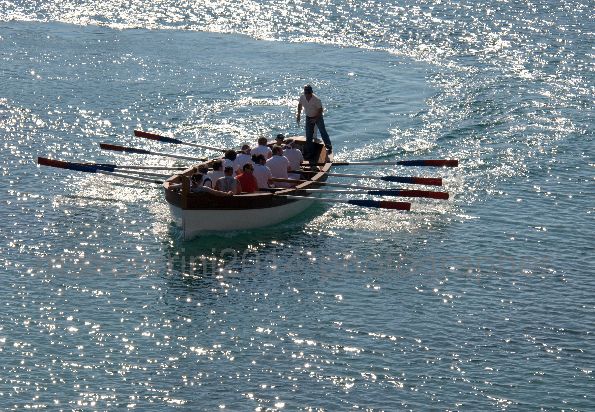 The Sea of ??Taranto and the rowers of the Palio of the Medi...