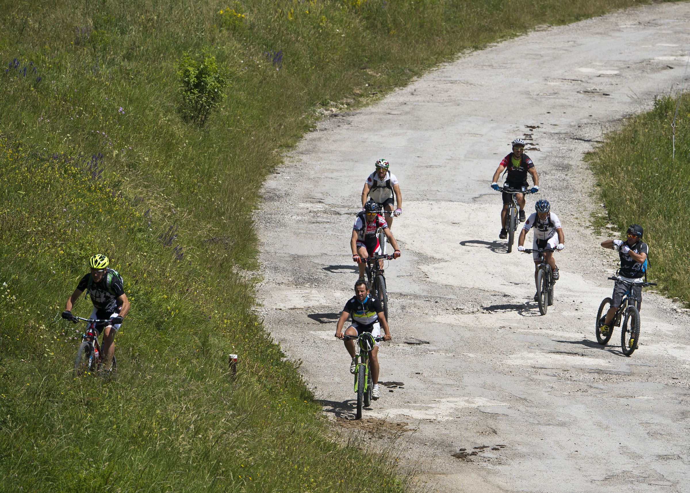 mountain biking and vaiii