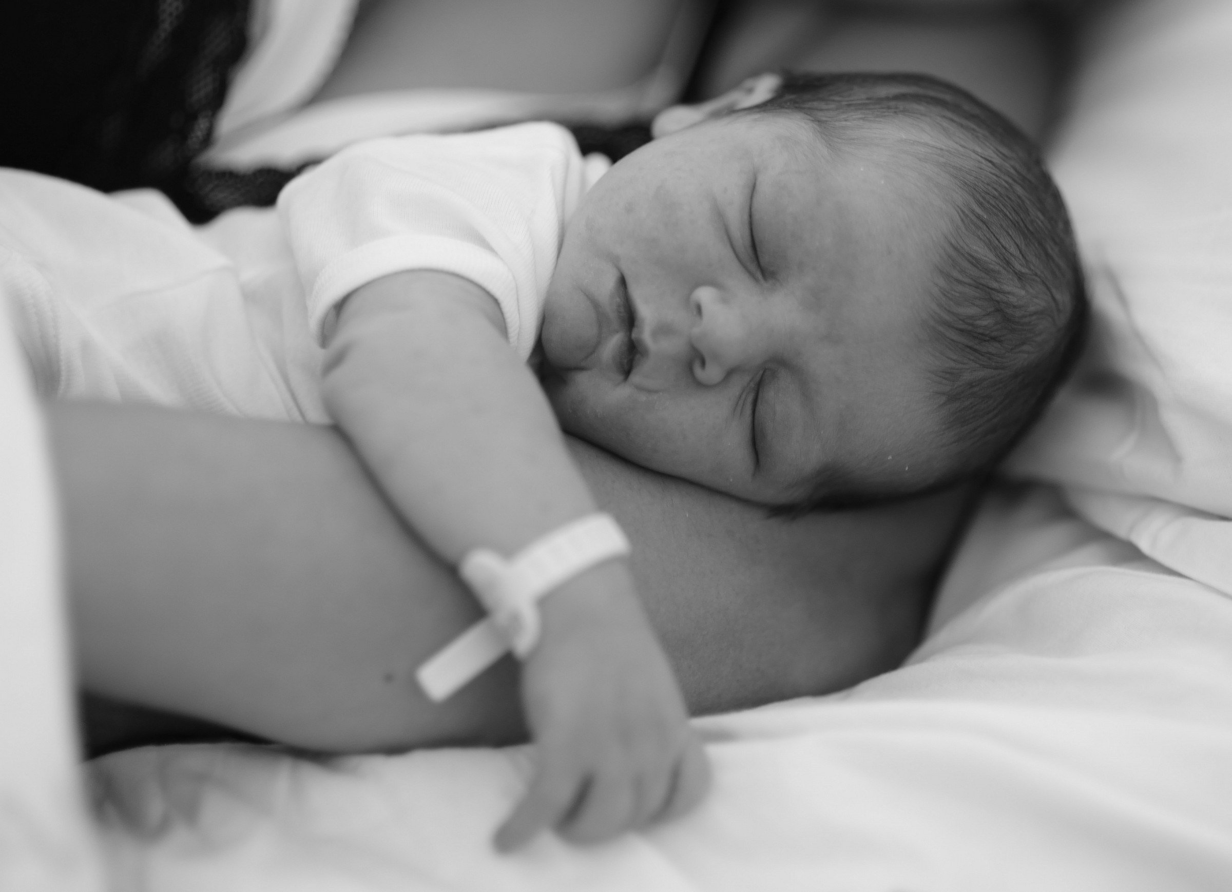 Emanuele vicino alla mamma