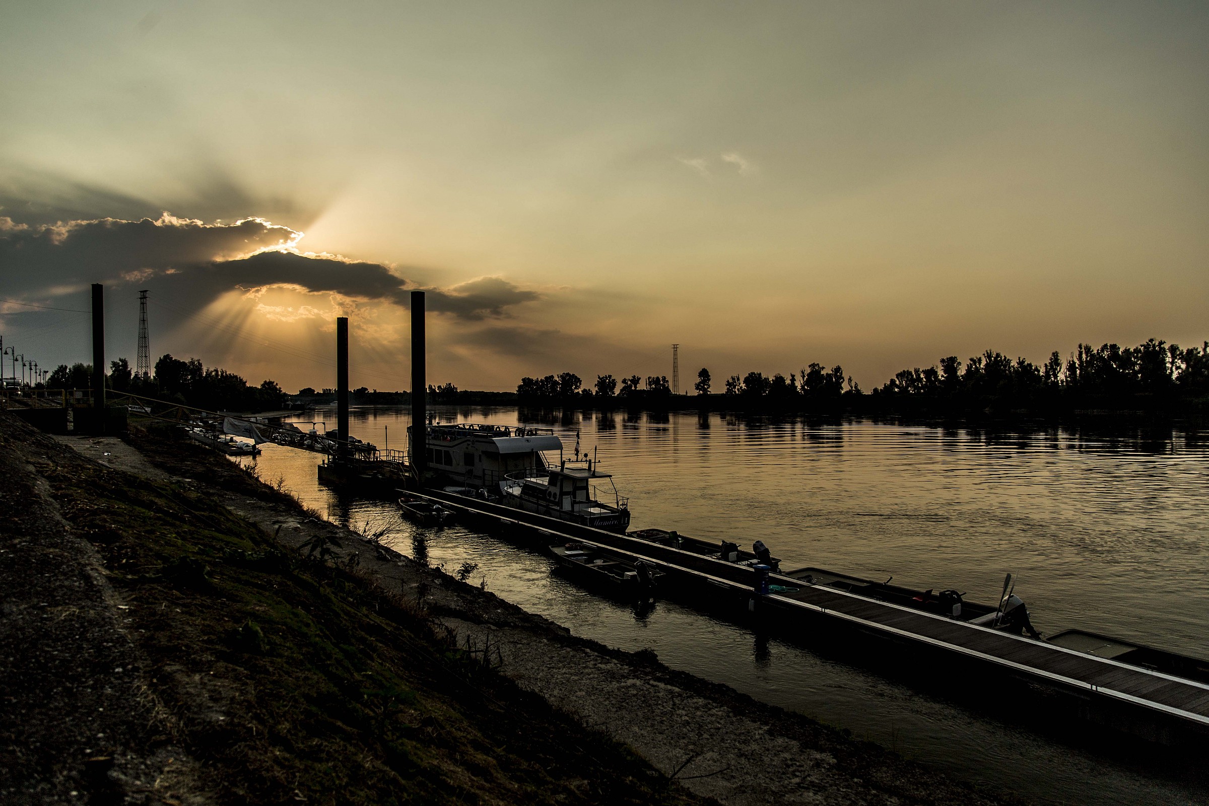 Boretto (re) sul fiume Po