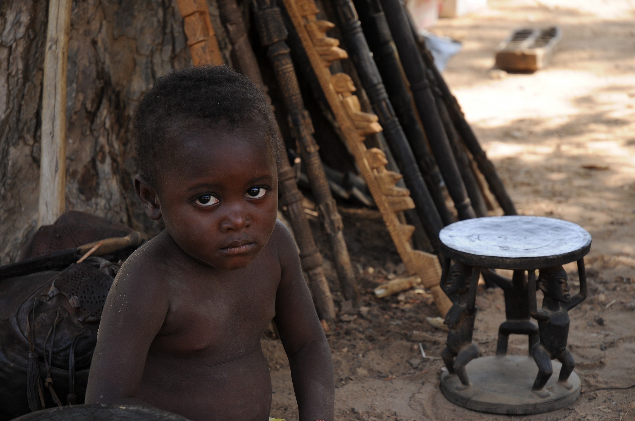 Bimbo pensieroso in Benin