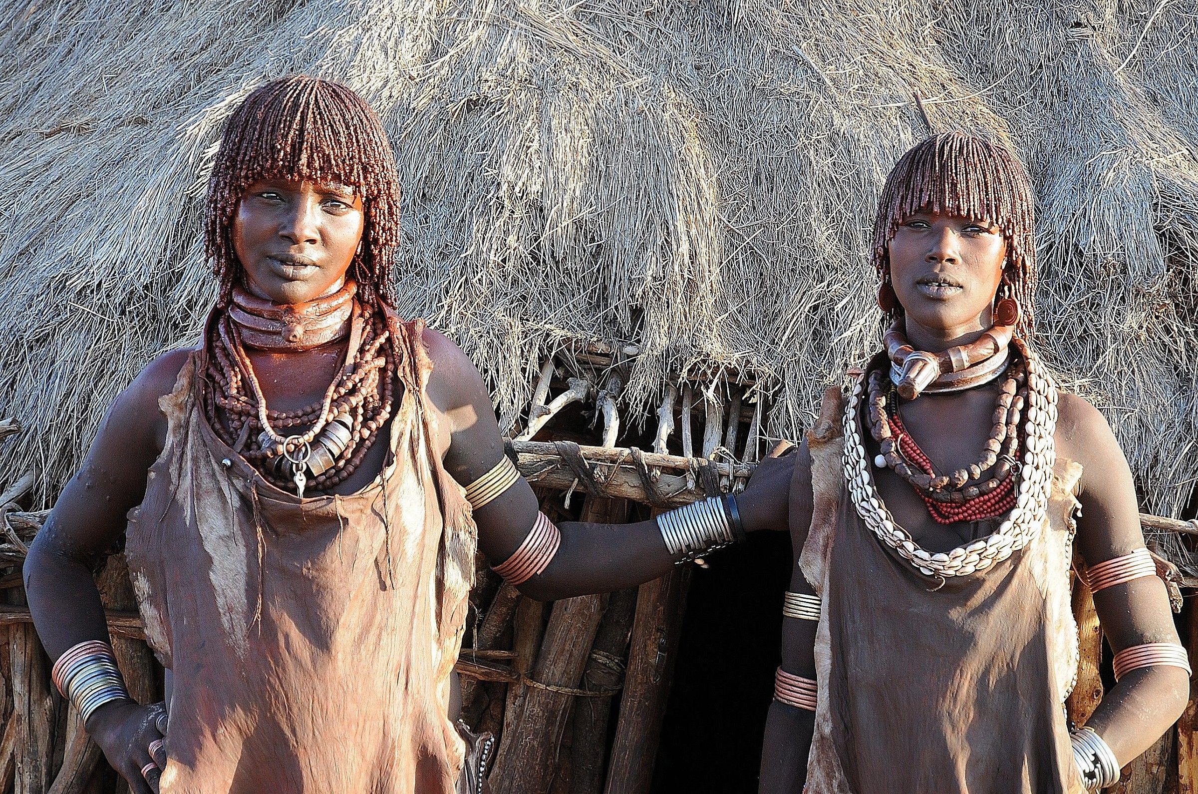 Sorelle Hamar Omo river Etiopia
