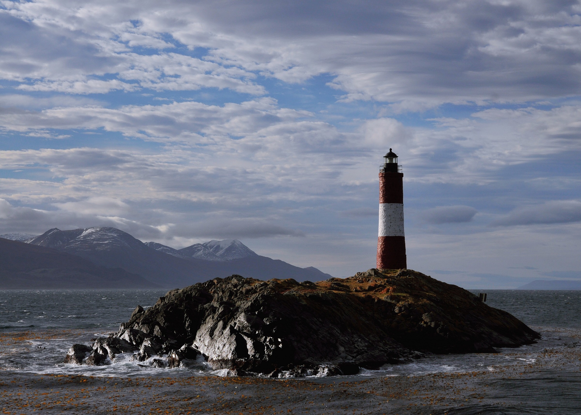Faro nel Canale Beagle . Terra del fuoco
