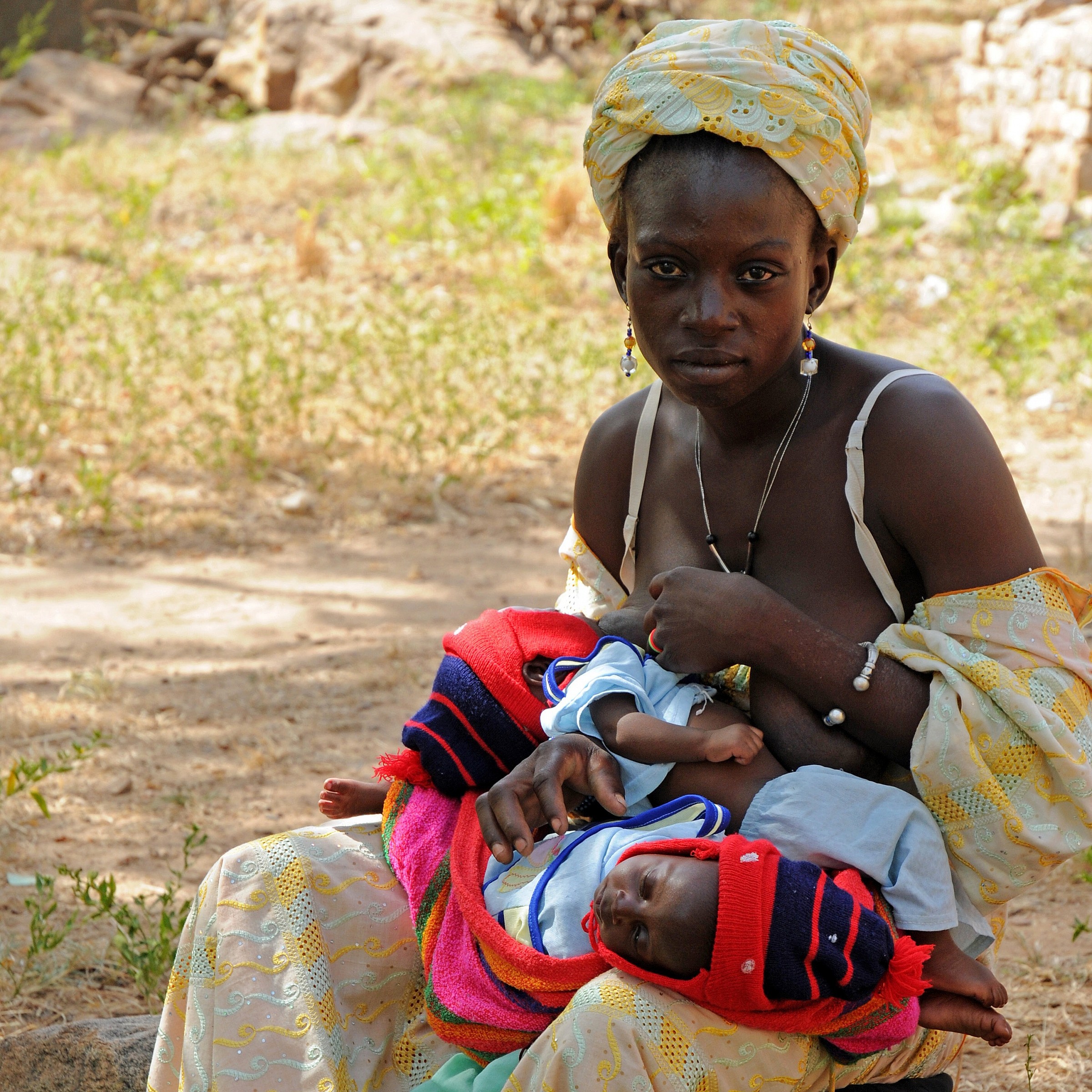 Mamma con gemelli . Togo
