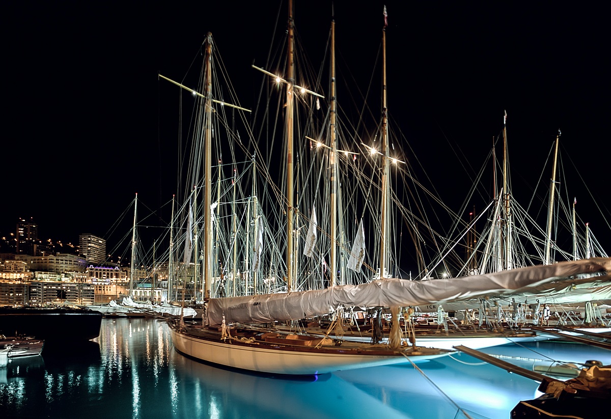Monaco? Historical Regatta yacht and 12 'Dinghy