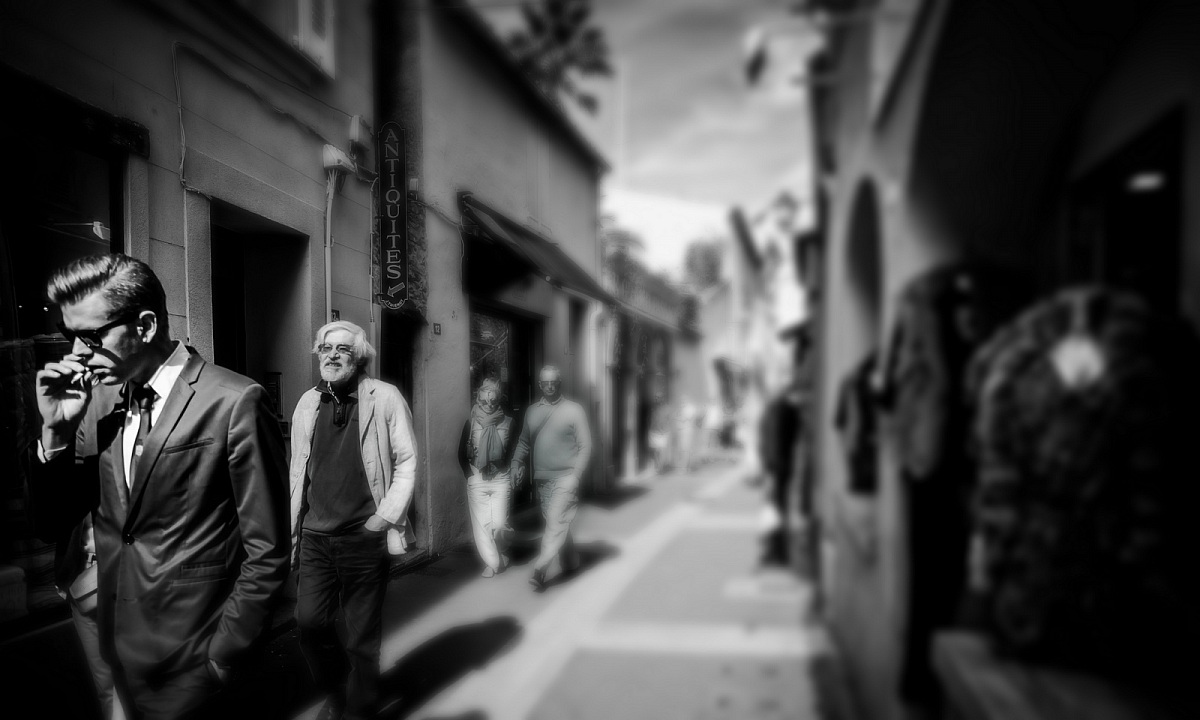 Walking in Saint Tropez