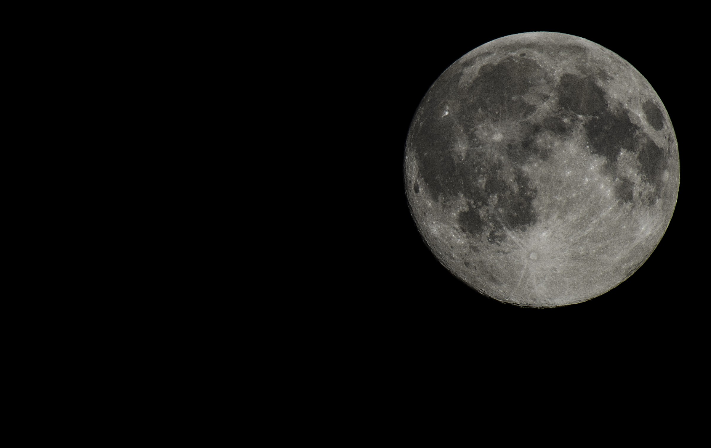 Gibbosa Crescente distanza di 366.261 Km.