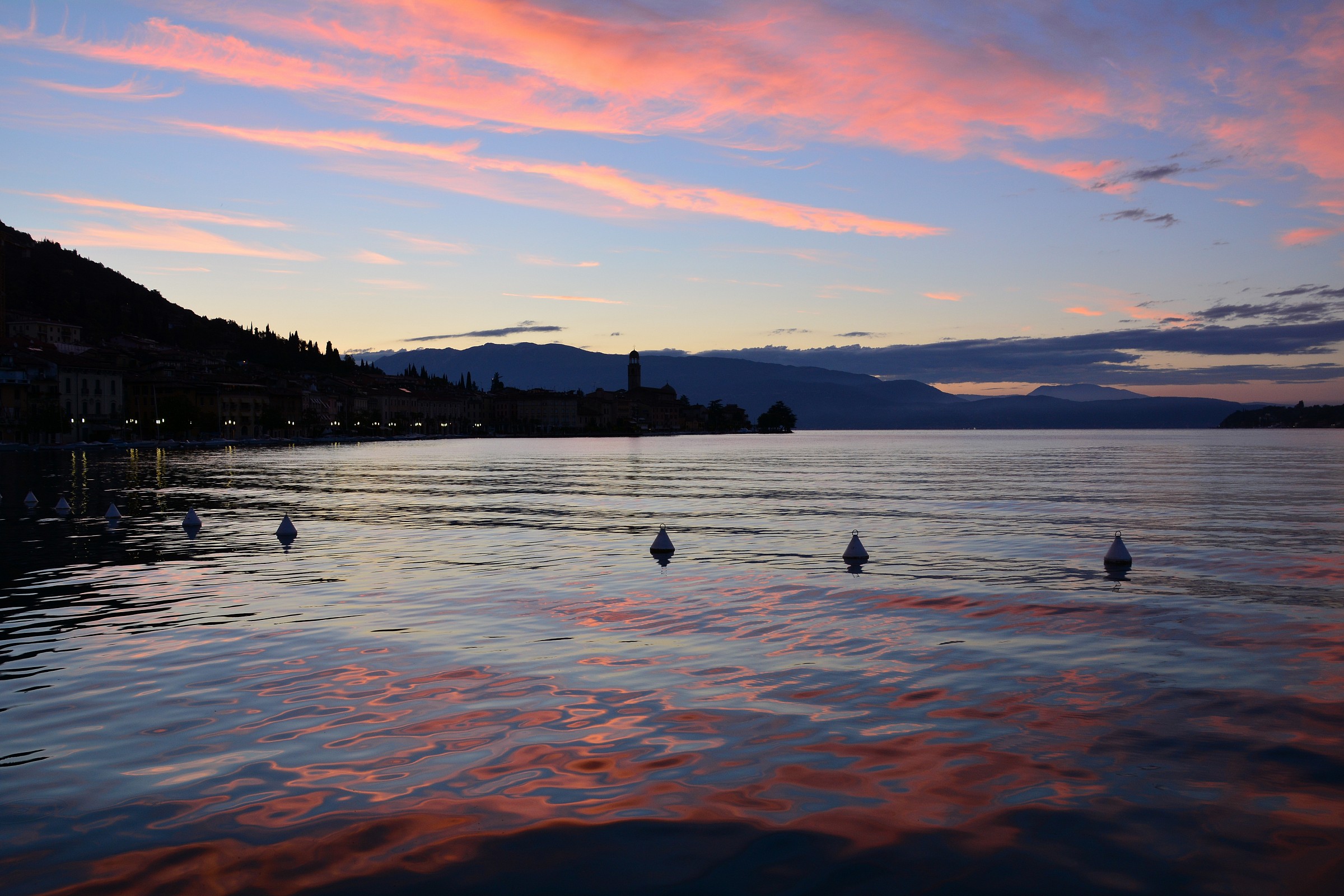 No. 4 hours 5:28:46 the lake fills with red