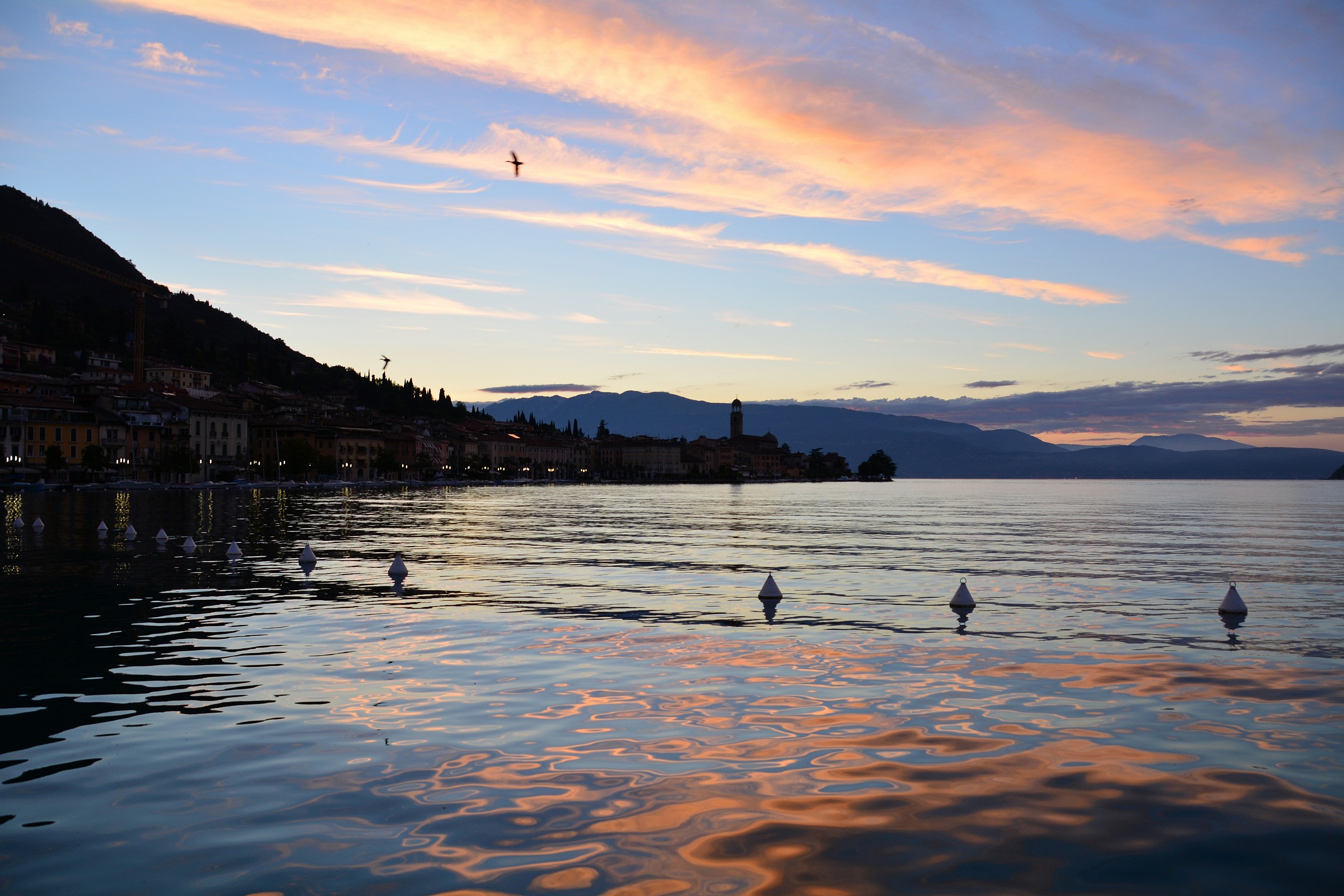 No. 5:35:07 11 hours the red leaves us ......