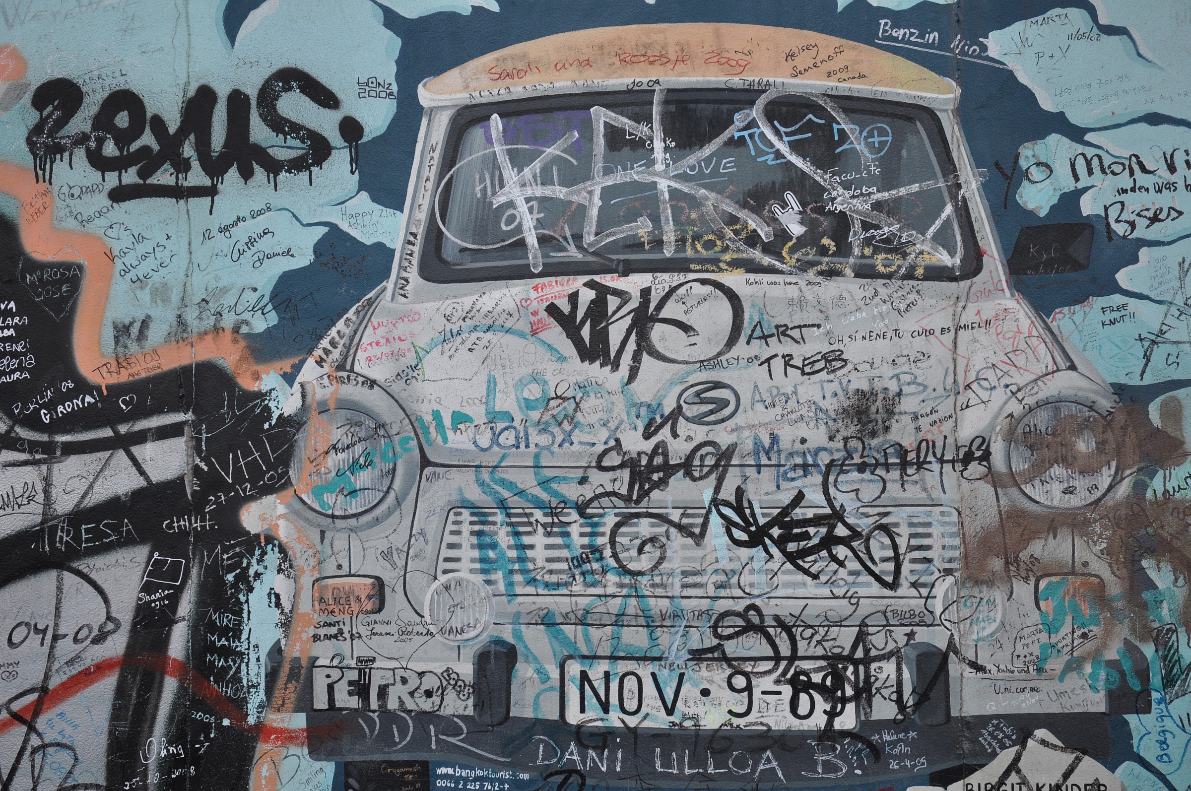 Trabant sul Muro a Berlino