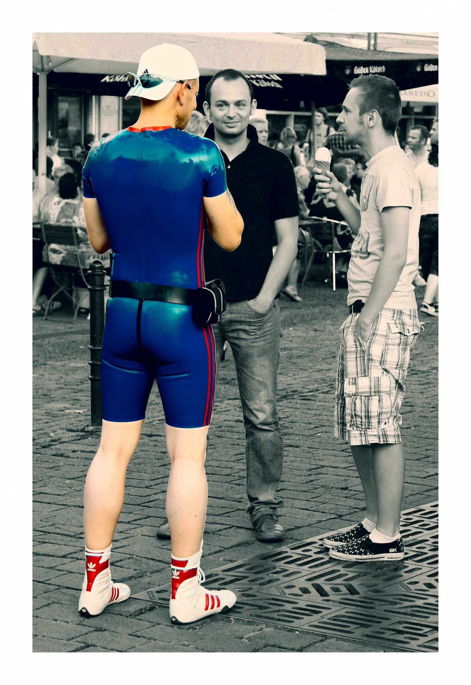 passare inosservati...