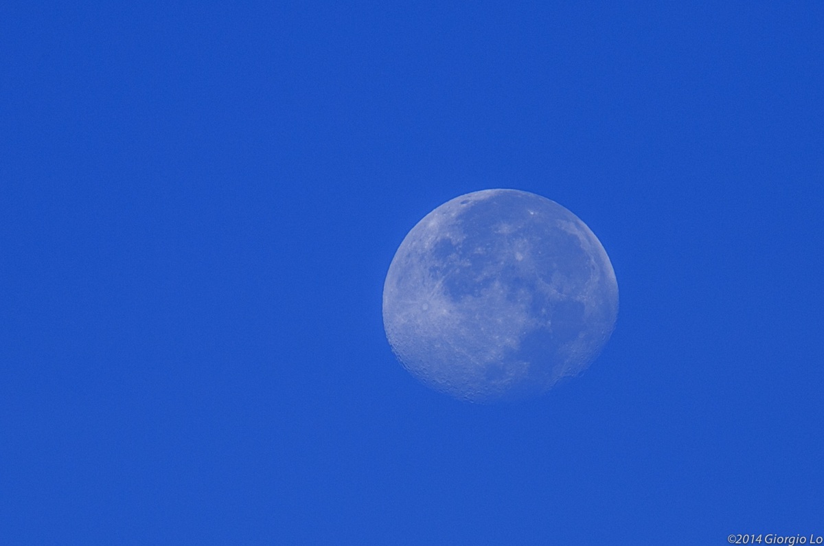 7.15am the moon