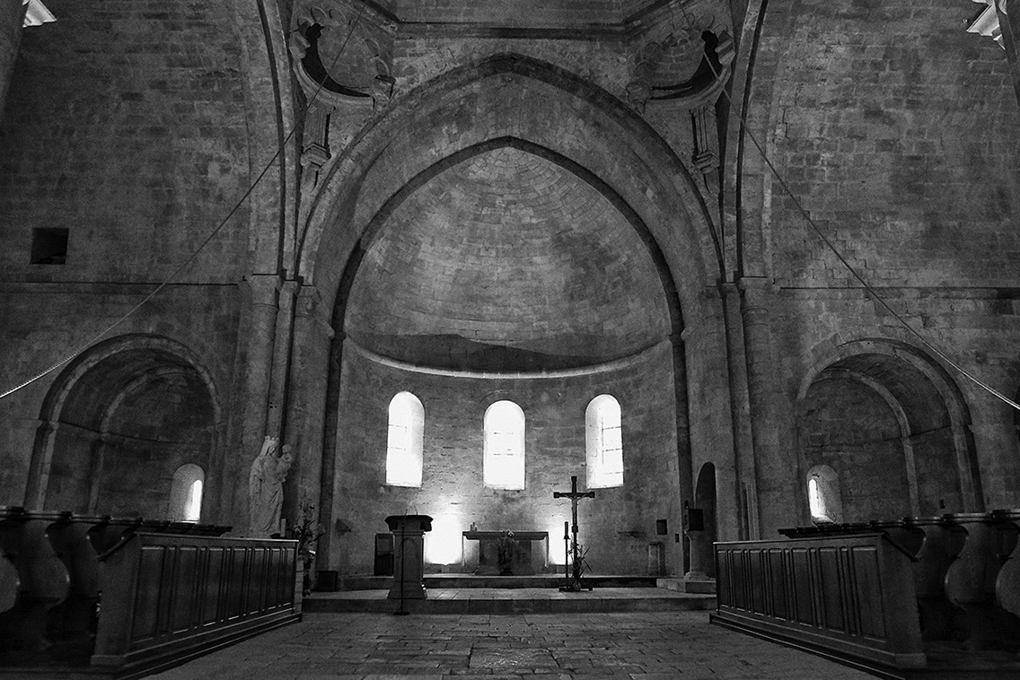 Benedictine church altar Senanque 2