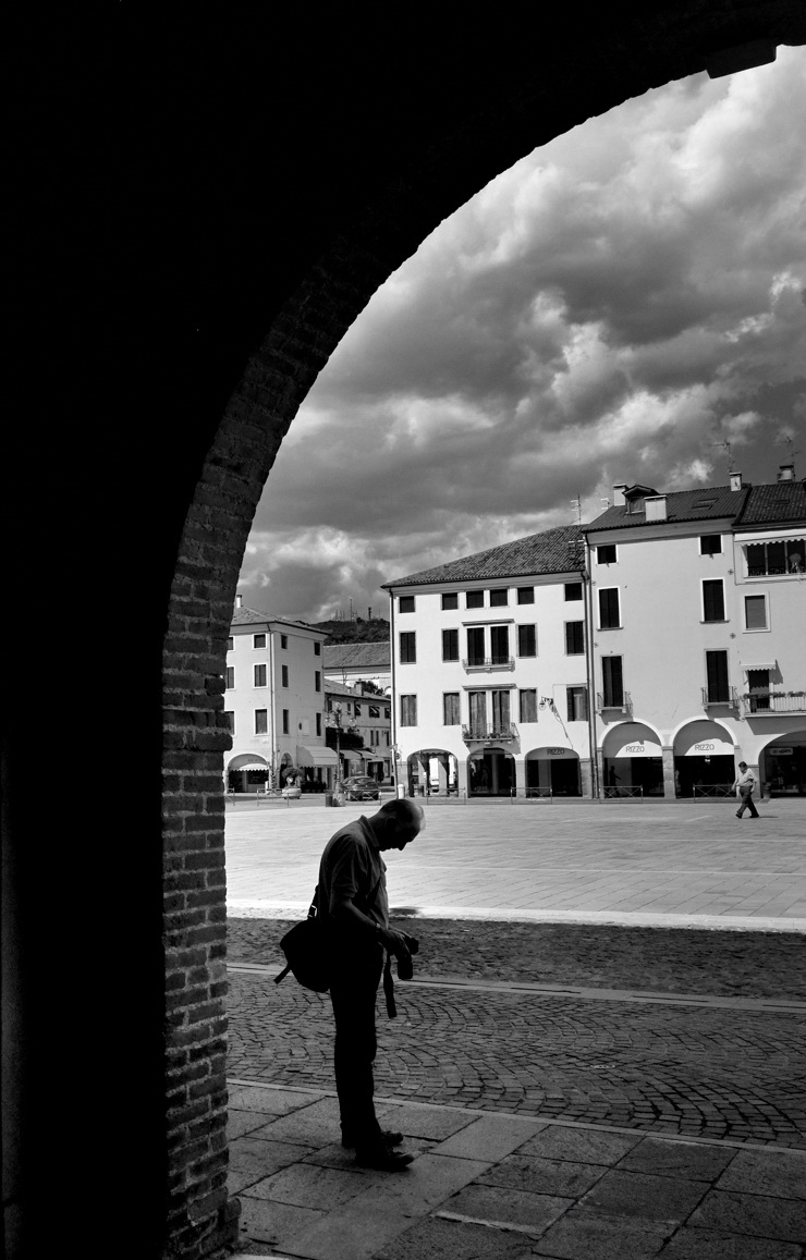 E chi si fotografa le scarpe!