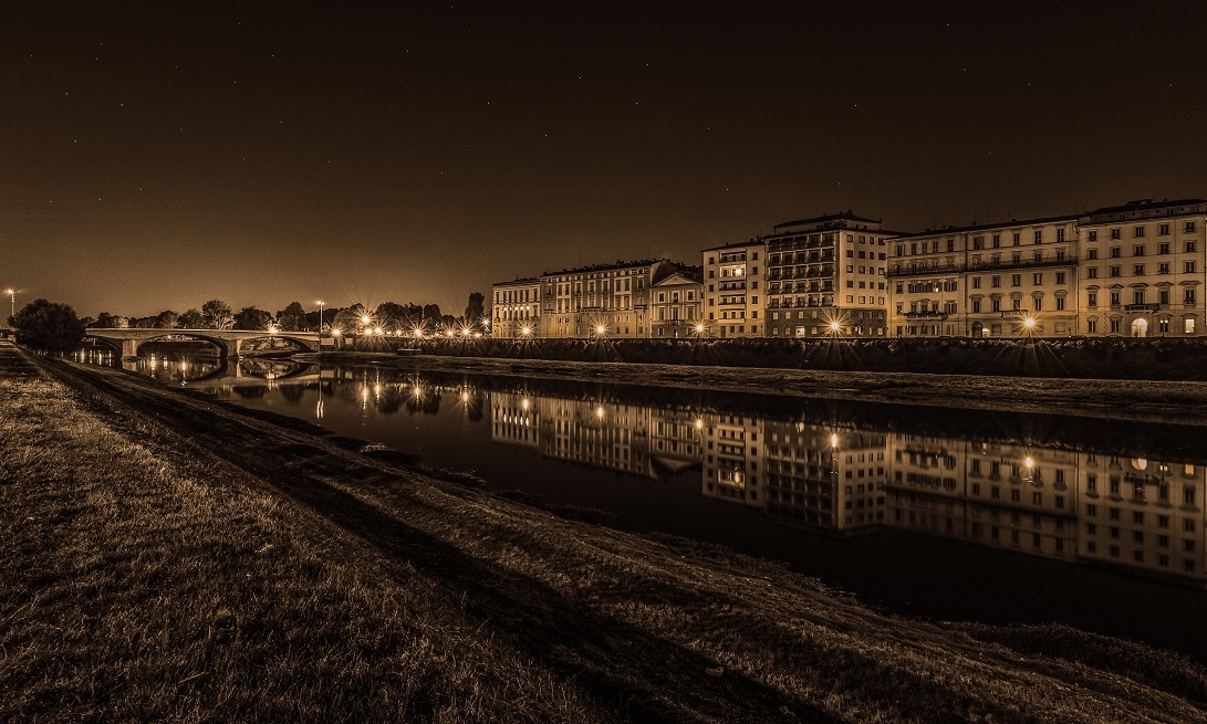 Ponte alla Vittoria, Lungarno A. Vespucci