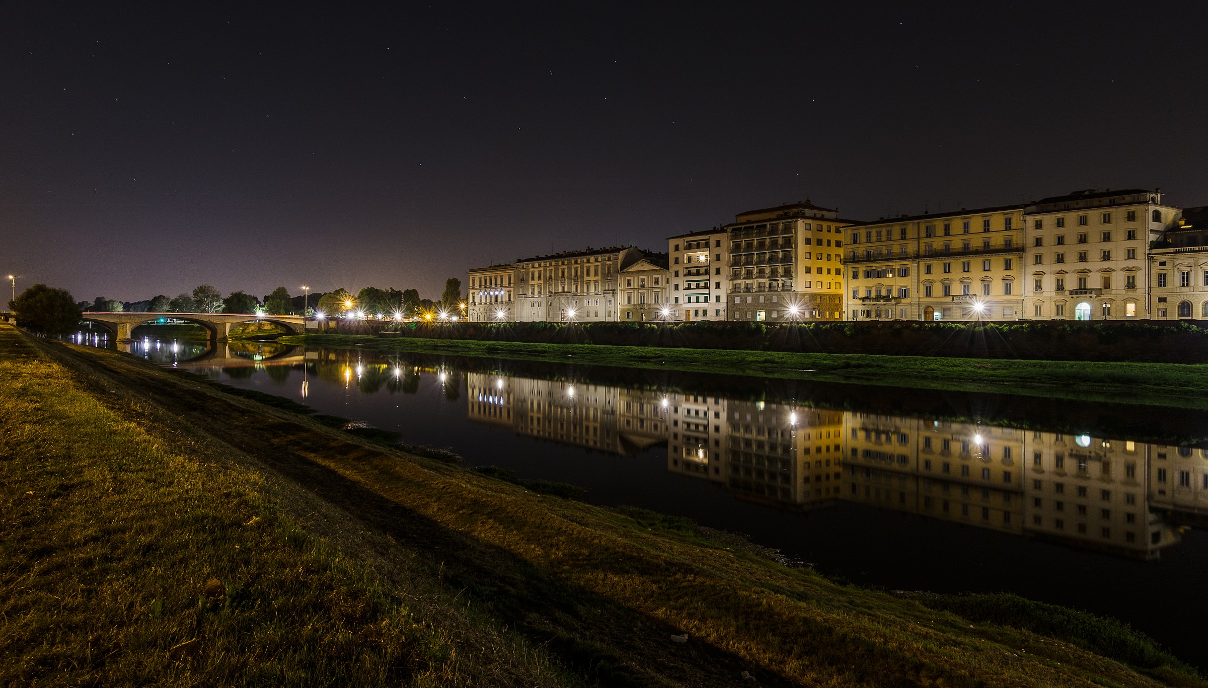 Ponte alla Vittoria, Lungarno A. Vespucci