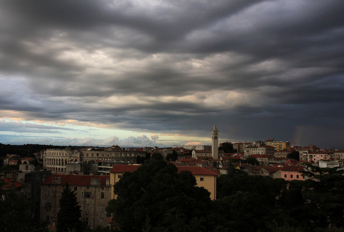 Pola (hr)prima del temporale