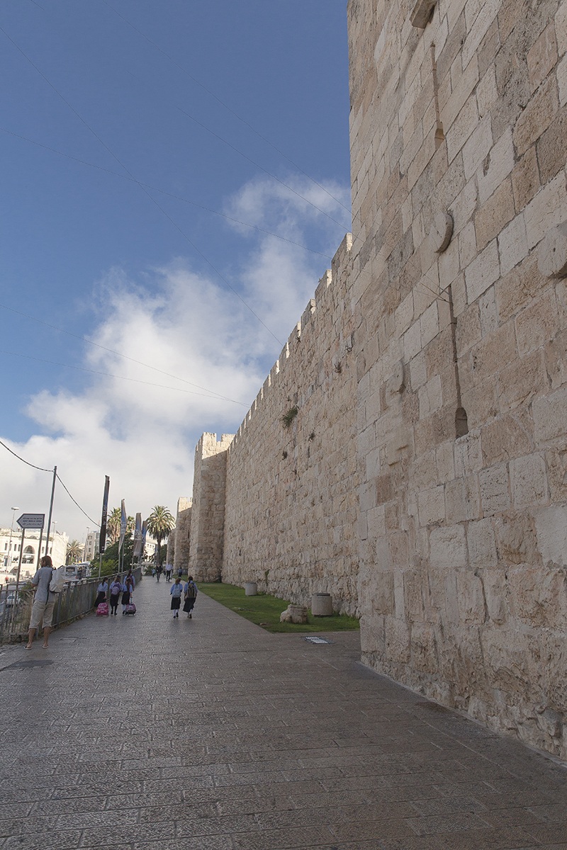 Outer walls of the old town (with the 4 districts)