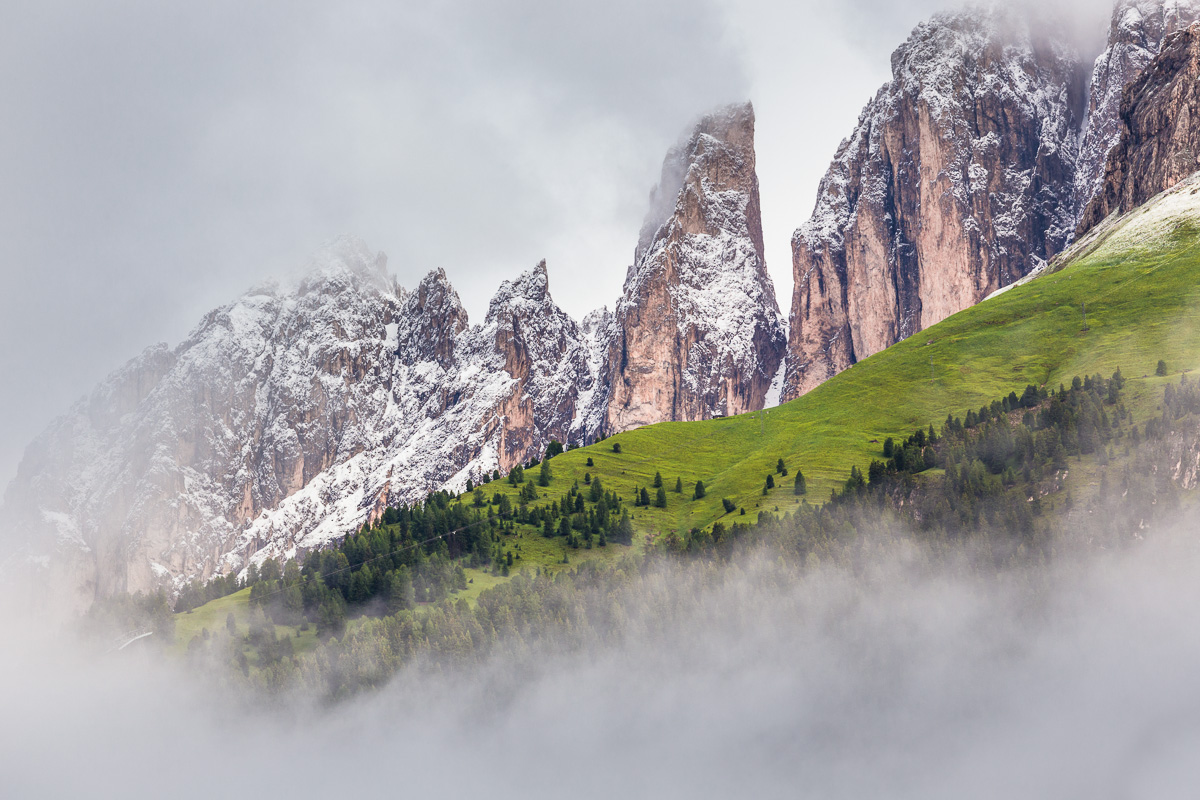 La neve di Luglio sul gruppo del Sassolungo...