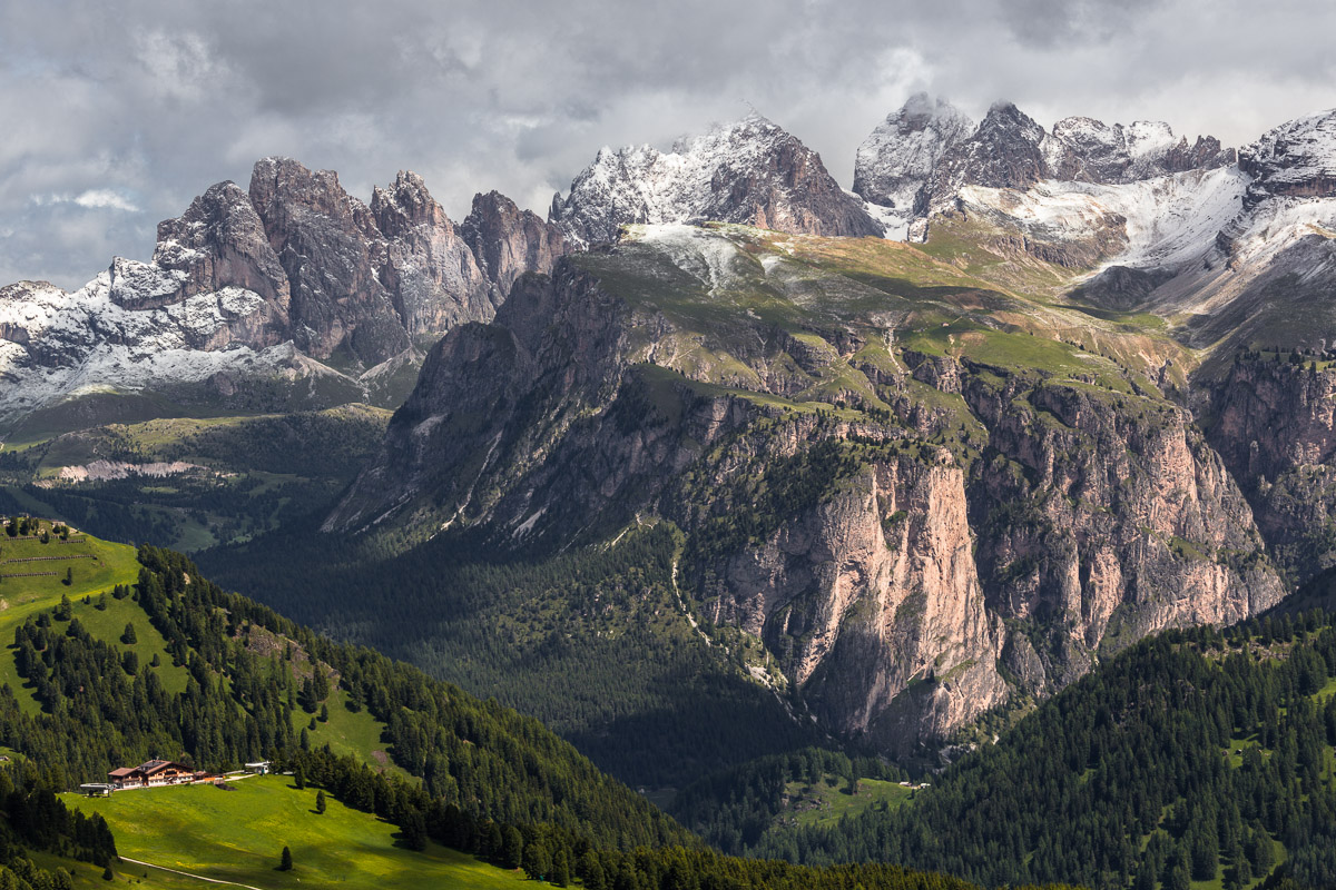 Spruzzata di neve sulle Odle in Val Gardena...