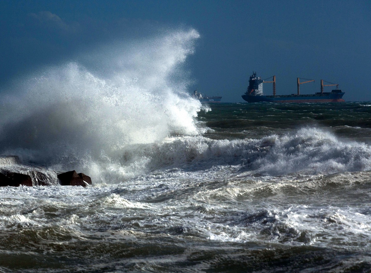 vento teso davanti a Livorno