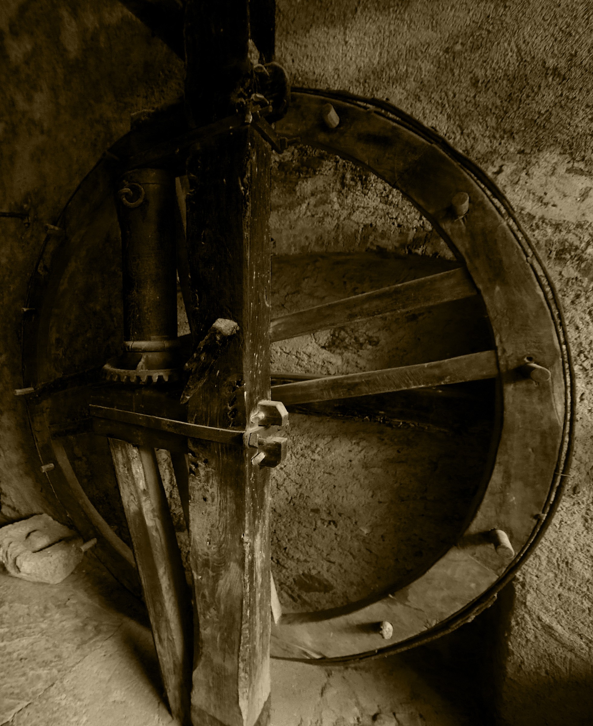 ruota per torchio antico