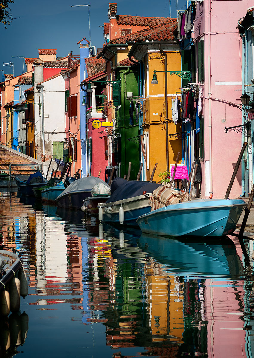 Cao Foundation in Rio right (Burano)