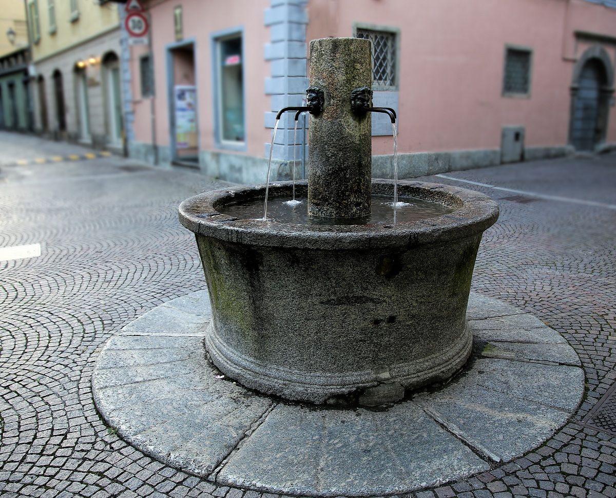Sondrio Square Crossroads