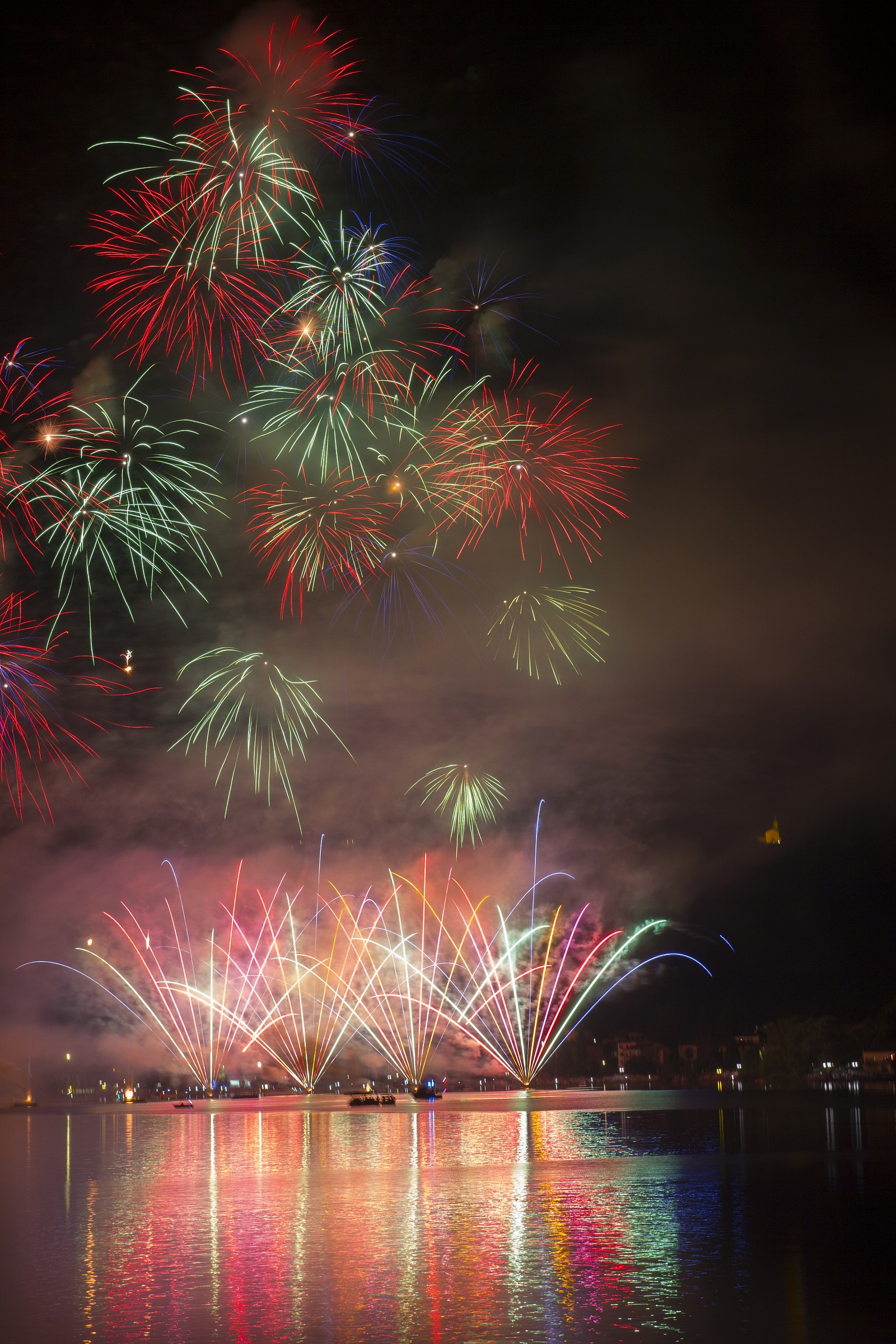 the many colors of fireworks