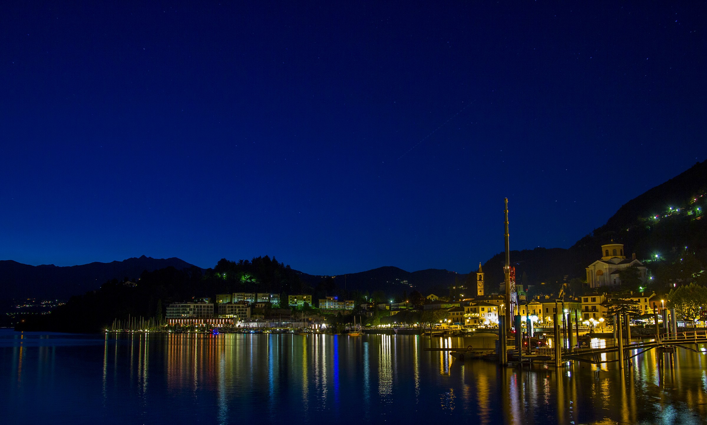 the colors of the lake