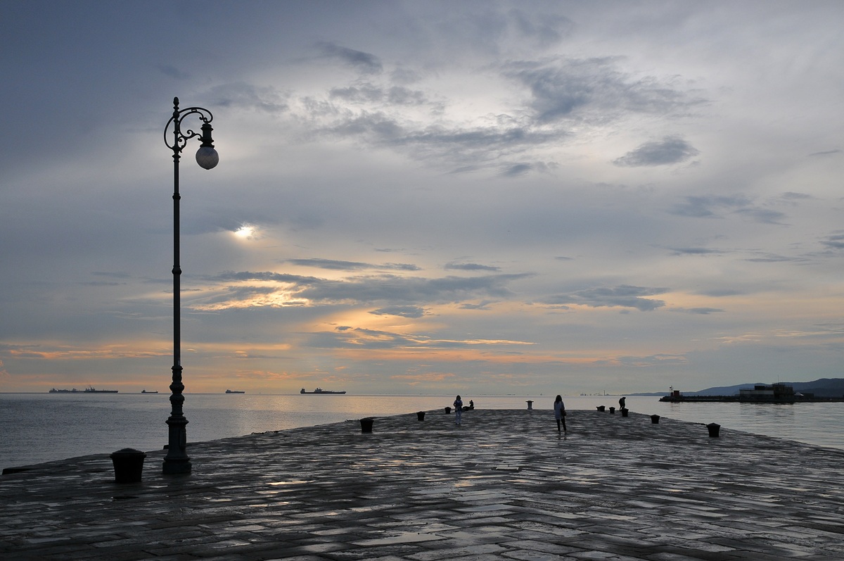 Trieste (pier bold)