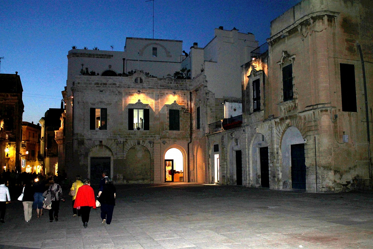 ....un'altra veduta notturna di Lecce.