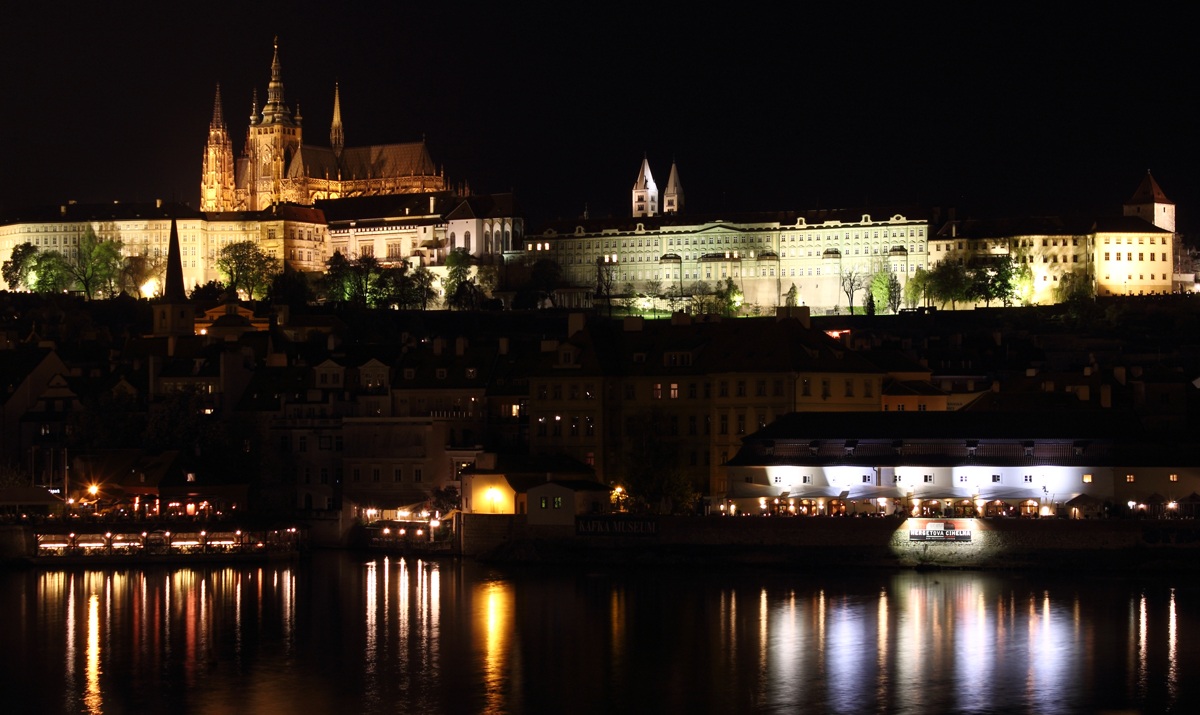 Riflessi di Praga sulla Moldava