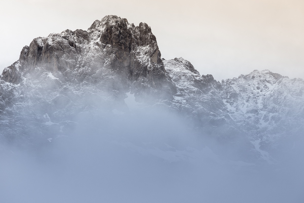 Spruzzata di neve sulla cima Colac...
