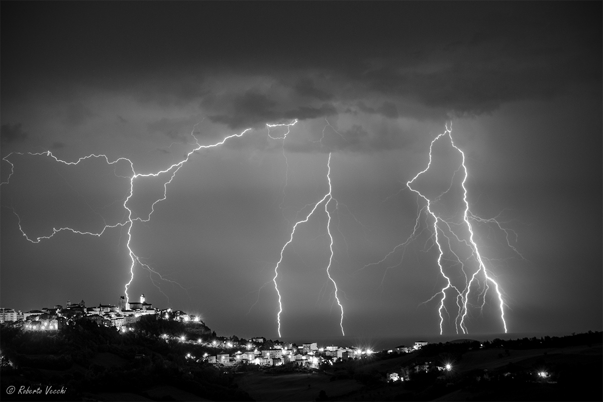 fulmini in Adriatico (b&n)