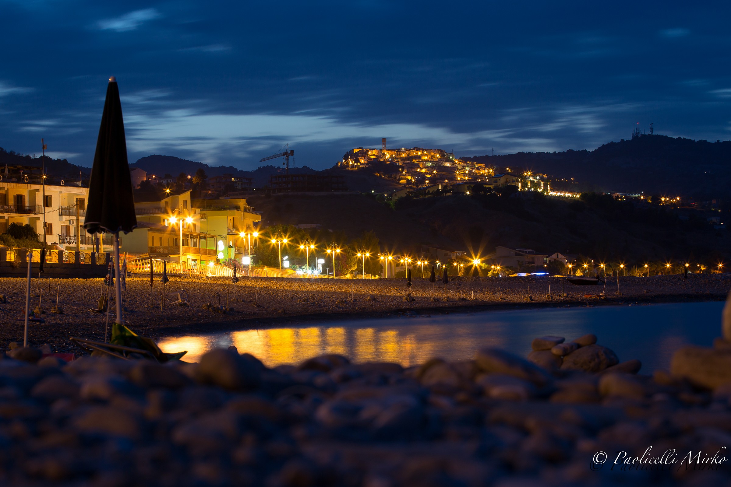 Roseto Capospulico di notte