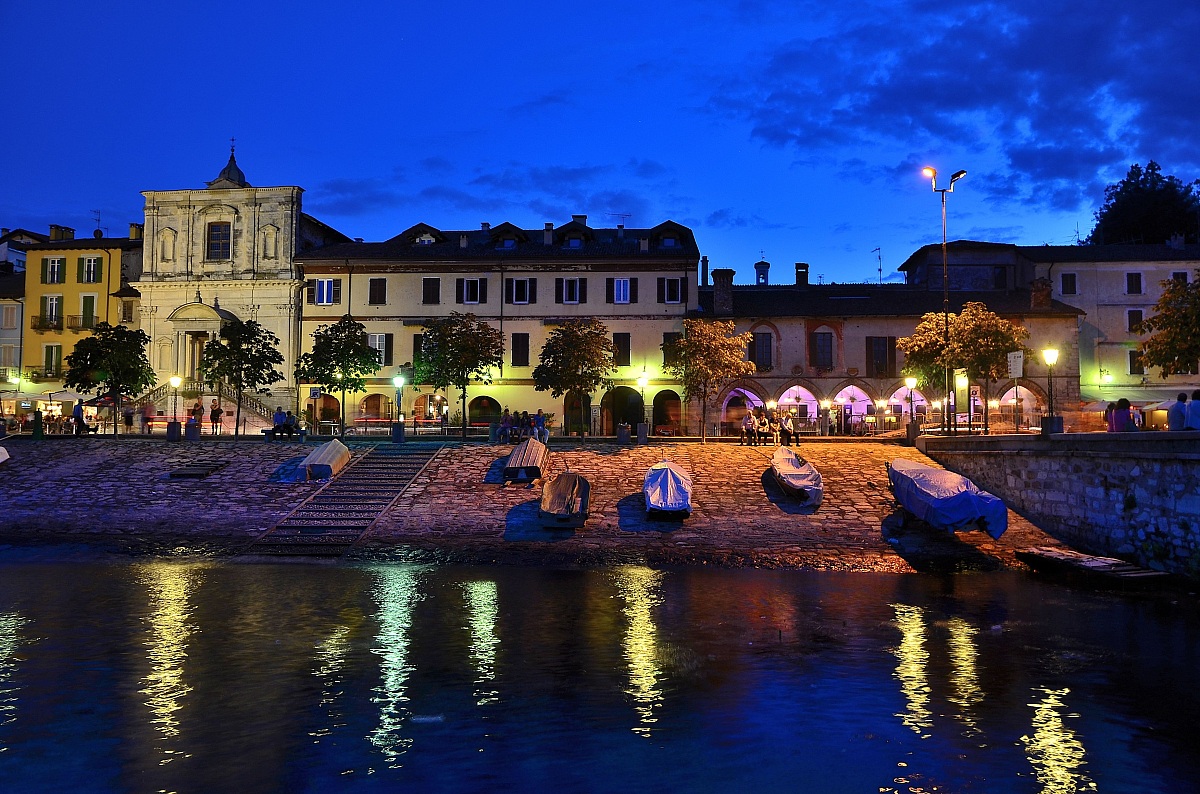 Arona, Piazza del Popolo