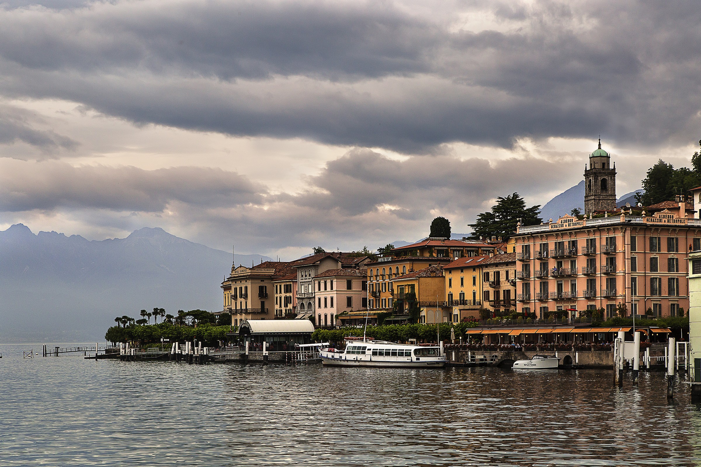Bellagio in the foreground