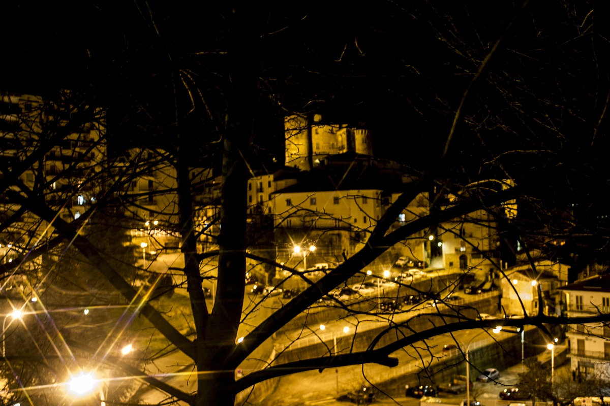 ...un'altra veduta notturna di Roccadaspide.