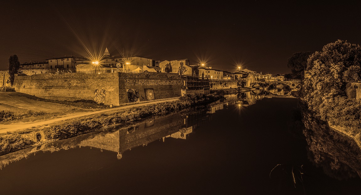 Il fiume Bisenzio e le mura medievali di Prato