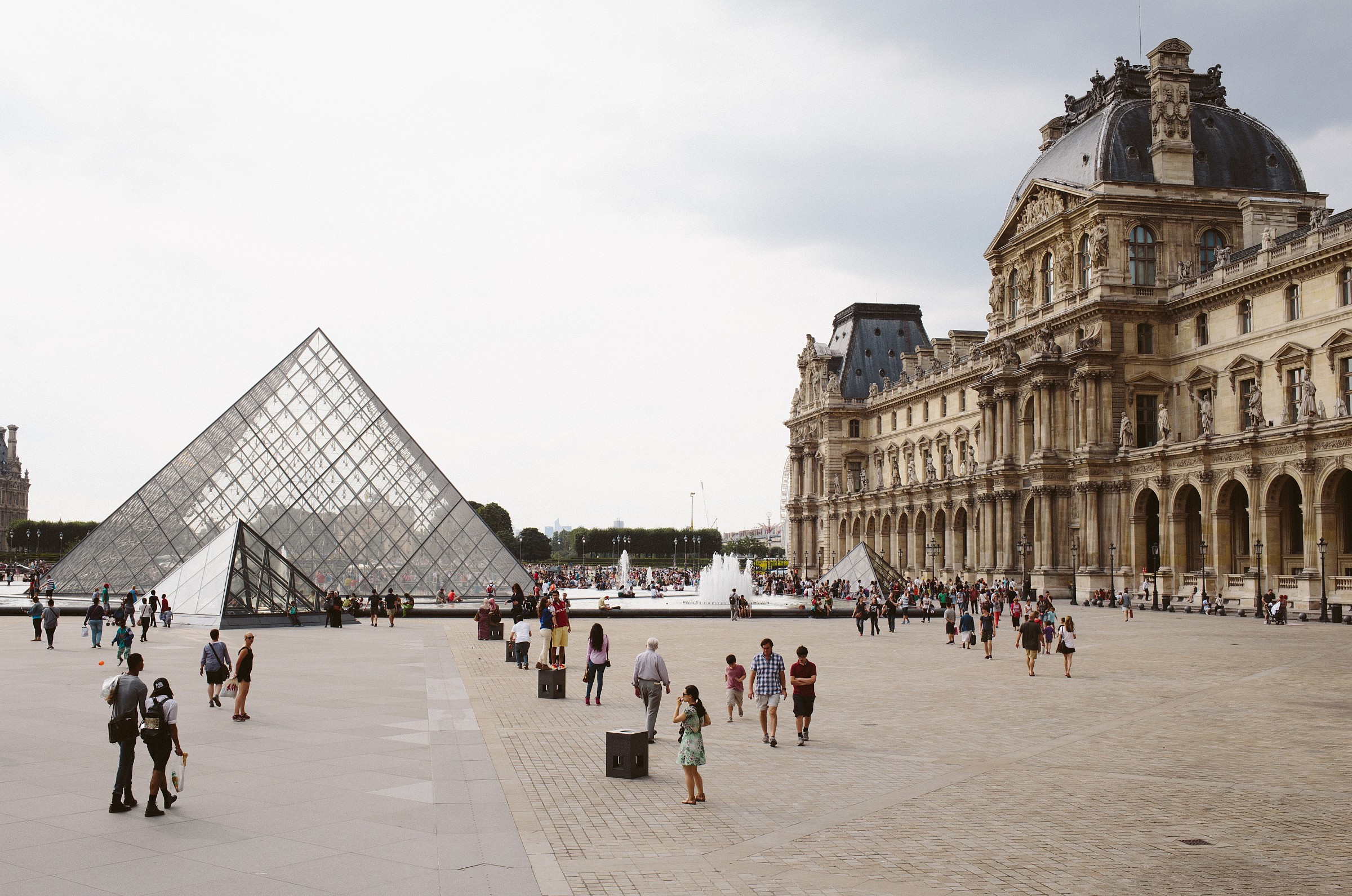 The Louvre - Vintage Series