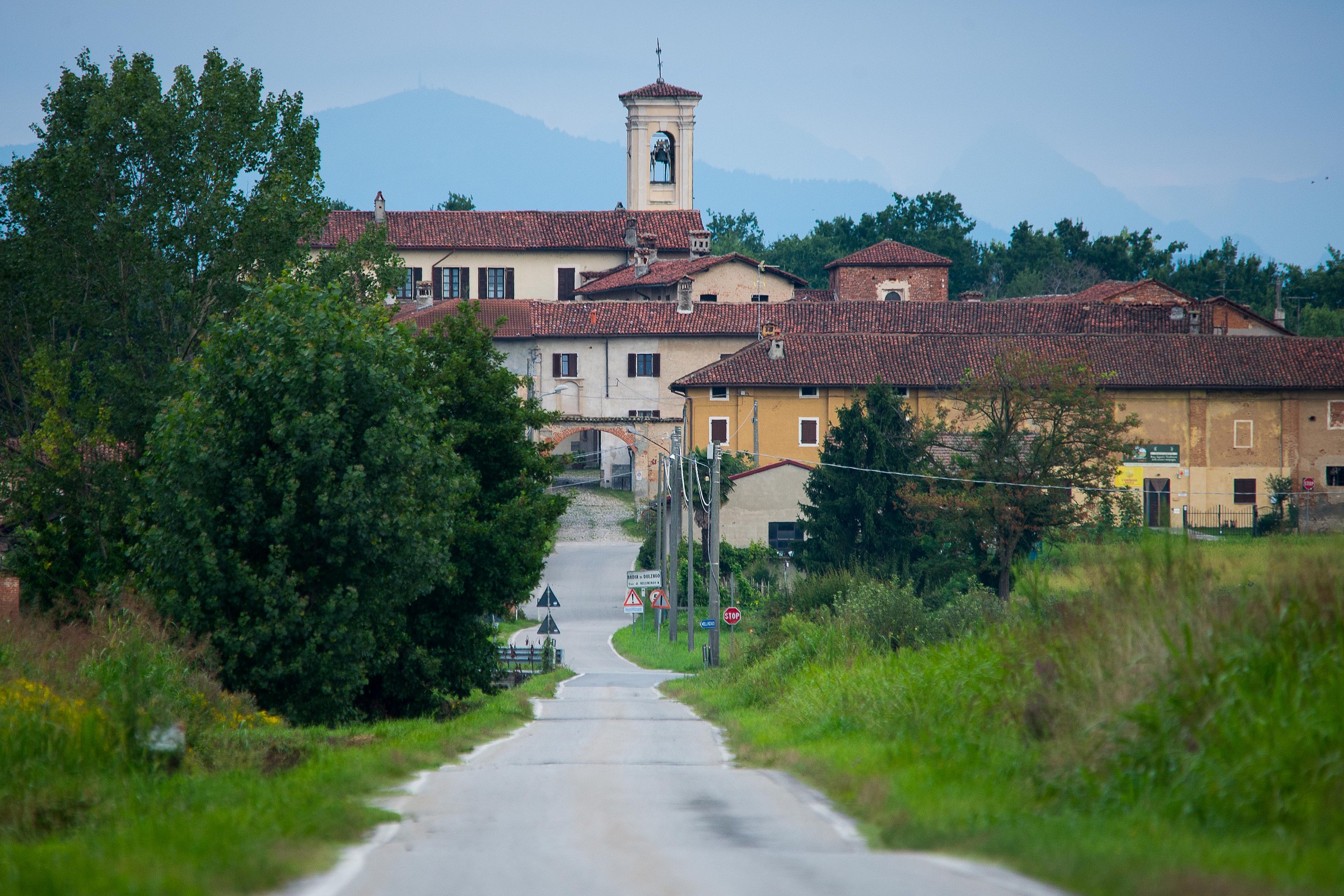 In fondo alla strada..... - Badia di Dulzago (No)