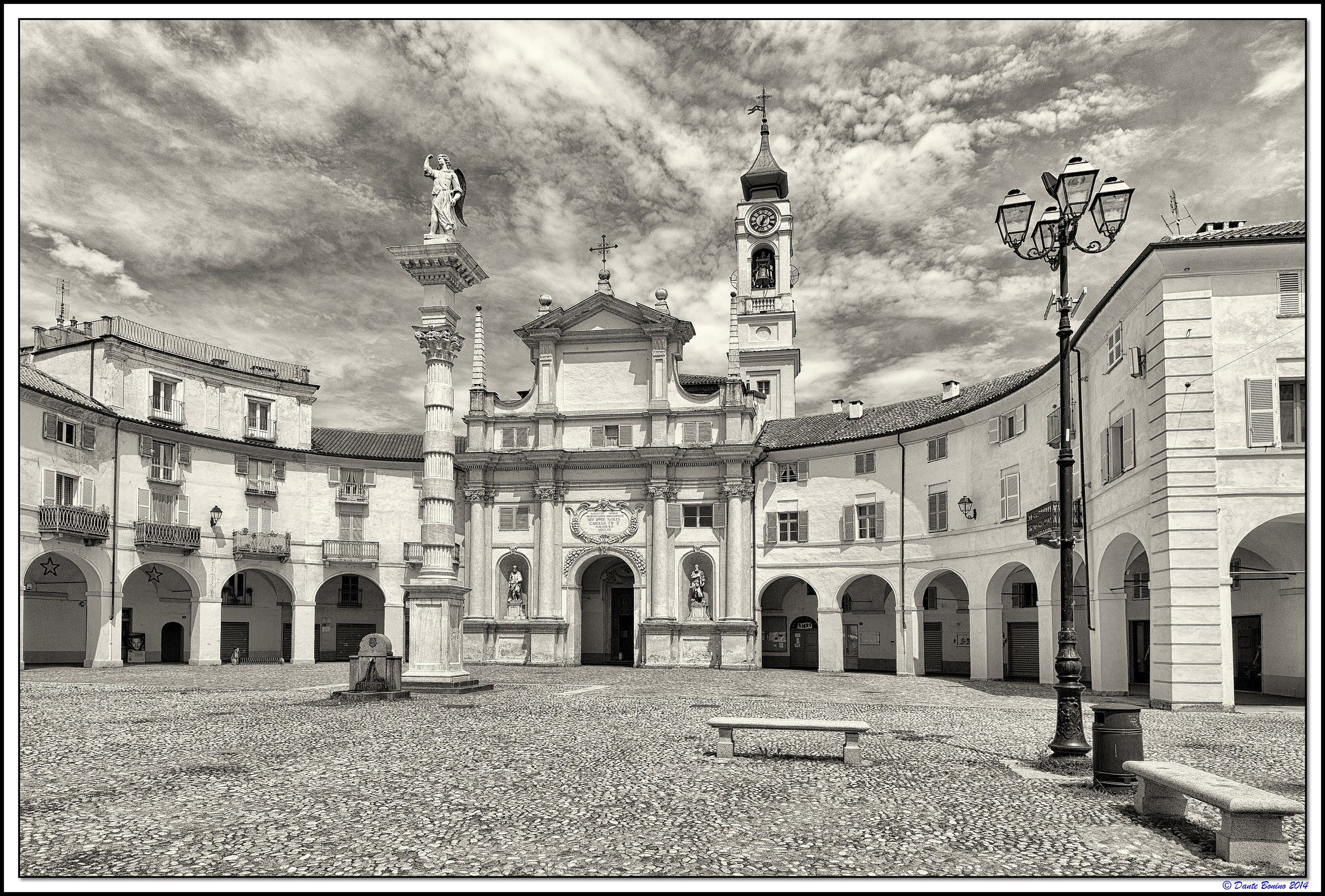 La Piazza della SS Annunziata