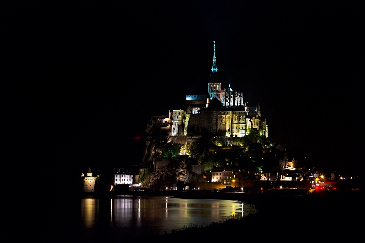 Mont Saint Michelle by night