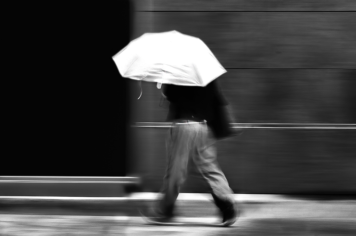 La Ragazza Con L'ombrello